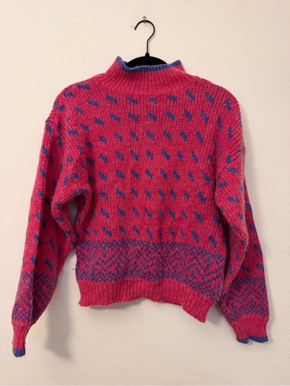 111 - Women's Pink & Blue Patterned Turtleneck Sweater